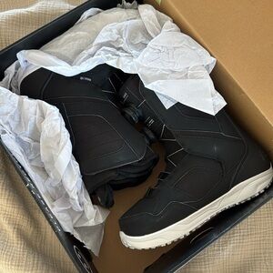 Brand new ride women’s snowboard boots size 9